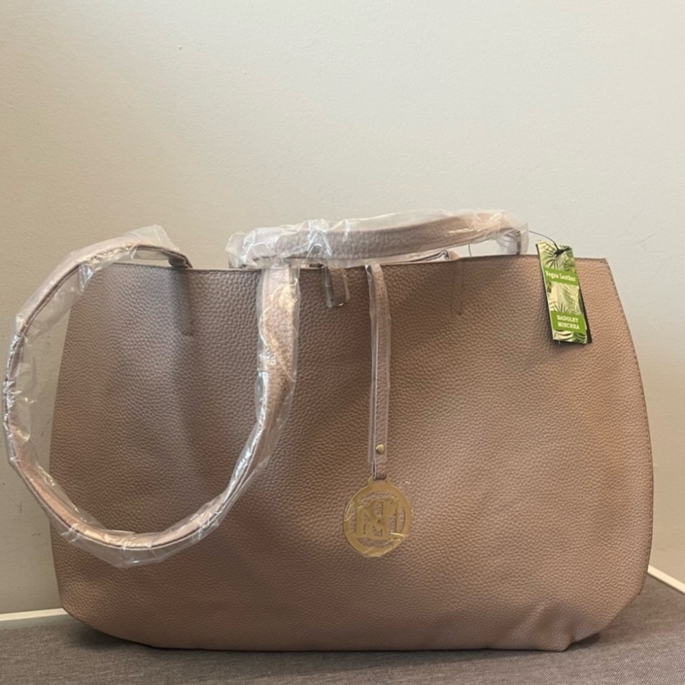 NWT BADGLEY MISCHKA Vegan Leather Chain-Linked - Picture 4 of 5